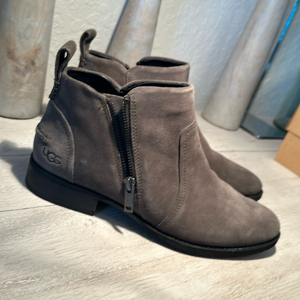 UGG Aureo II Waterproof Chelsea Ankle Boots Grey Women’s Size 9